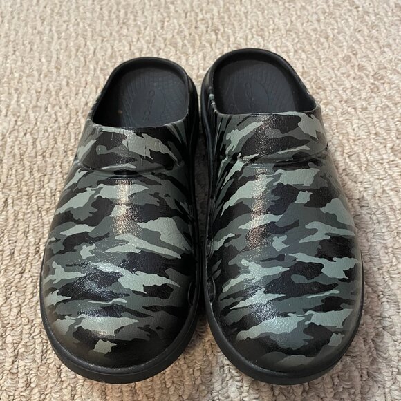 OOFOS OOcloog - Gray Camo Print Recovery Clog -  Womens Size 8 - Picture 2 of 8